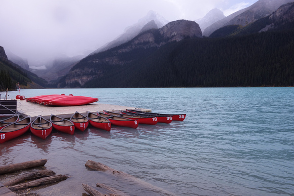 DSC05578 red canoes - Lake Louise