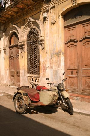 motorcycle motorbike sidecar Cuba © LeeAnn Gauthier