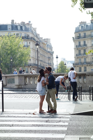 Kissing Paris00907